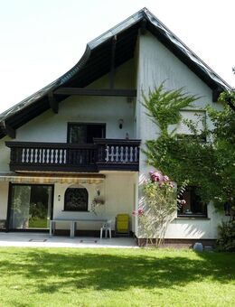 Freistehende Villa mit Parkgrundstück - Mandelbachtal