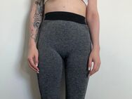Graue leggings mit Muster an den Seiten - XS - Frankfurt (Main)