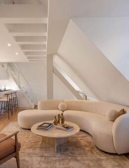 Charmante, lichterfüllte 3,5-Zimmer-Galeriewohnung mit Dachterrasse in Bestlage am Schlosskanal - München