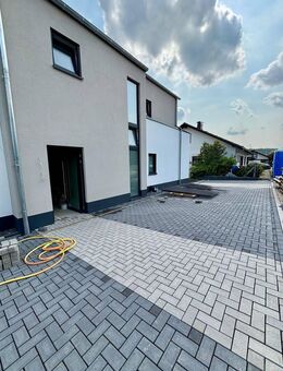 RESERVIERT! PROVISIONSFREIE* 4-Zimmer Eigentumswohnung im Erdgeschoss mit Balkon zur Sonnenseite - Puderbach