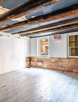 HEGERICH: Sanierungsbedürftiges, denkmalgeschütztes Mehrfamilienhaus in der Nürnberger Innenstadt! - Nürnberg