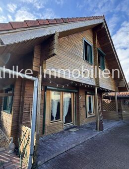 Gepflegtes, finnisches Holzhaus mit großem Carport in Niederkrüchten-Laar - Niederkrüchten