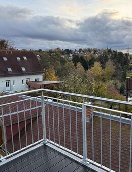 Dachgeschoss, 3 Zimmer, Südbalkon, Blick ins Grüne, frisch kernsaniert - Dresden