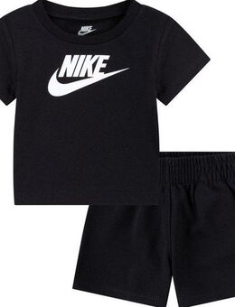 Nike Sportswear T-Shirt & Shorts