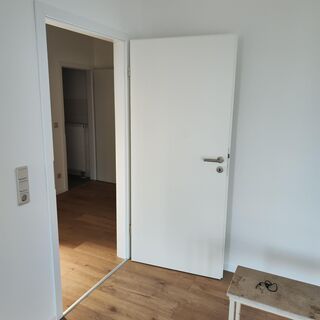 *** frisch renovierte 2-Raum-Wohnung in modernem Wohn- und Geschäftshaus ***