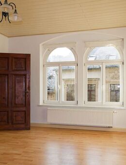 Wohnung mit Einbauküche und Stellplatz - Greiz