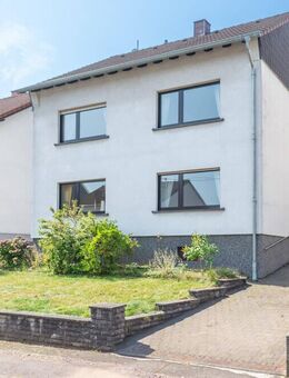 Glockenberg - Zwei- bis Dreifamilienhaus mit Garage und Pergola in bevorzugter Wohnlage - Wadgassen