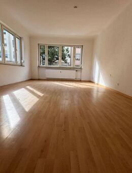 Helle 3-Zimmer-Wohnung mit 90 m² im Erdgeschoss – auch für WG geeignet - Nürnberg