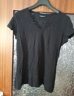 Damen-T-Shirt schwarz Gr.44 AA 52 cm - Euskirchen Zentrum