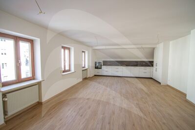 Wohnen mit Stil: Außergewöhnliche 5-Zimmer-Dachgeschosswohnung im wunderschönen Stadtteil Hals