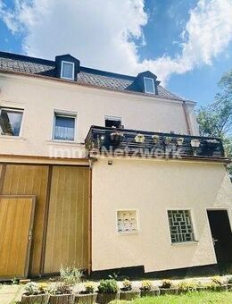 ***Großzügiges Vierfamilienhaus mit Potenzial - Kapitalanlage trifft Lebensqualität*** - Selb