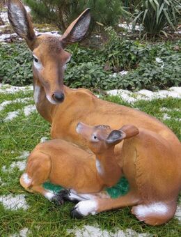 Dekofigur Reh mit Kitz liegend Gartendeko Tierfigur Deko - Hergisdorf