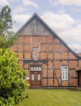 Historisches Schulgebäude mit Denkmalstatus in Frielingen - Garbsen
