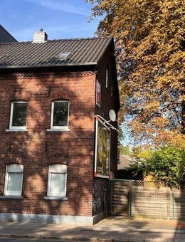 Komplett renovierte, wunderschöne 2,5-Zimmer-Altbauwohnung mit 2 Balkonen und Garten in Citynähe - Moers