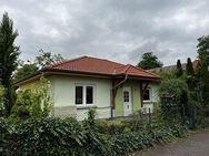 Leipzig-Schönau: Gefragtes Angebot, Winkelbungalow mit ca. 100 m² Wfl., 468 m² Grdstk., PV-Anlage! - Leipzig