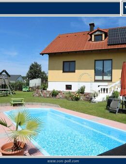 Reserviert! Großzügiges Einfamilienhaus mit gemütlichem Garten, PV-Anlage, Garage, Carport und beheiztem Pool! - Oberdachstetten