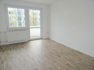 ** mit Balkon ** Für ältere Personen geeignet ** 1 Zimmer Apartment zu vermieten! - Werdau