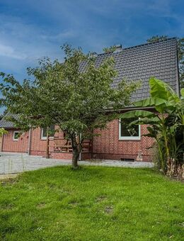Grünes Wohnglück: Freistehendes Einfamilienhaus mit Traumgarten am Waldrand - Kutenholz
