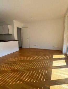 Helle 4-Raum-Wohnung mit moderner EBK, Balkon und 2 Bädern - Dresden