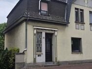 Charmantes Einfamilienhaus mit Altbau-Flair, Modernisierungs- und Ausbaupotenzial in ruhiger Lage - Krefeld