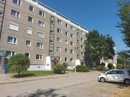 Einbauküche!! Praktisch geschnittene 2-Zimmer-Wohnung mit Balkon, - Gera