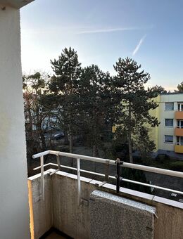 Unweit der Havel! Helle 2 Zimmerwohnung mit Balkon - Berlin