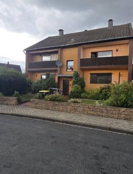 Ruhig gelegene Zweizimmerwohnung mit Balkon und Garage ohne Provision! - Sickte