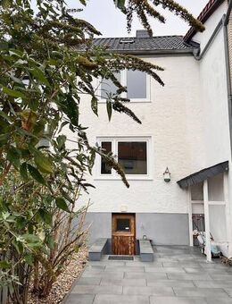 Klein, fein und bezugsfertig - charmantes Reihenhaus mit Garten - Peine