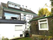 3 Fam.-Fachwerkhaus mit Doppelgarage in Remscheid-Süd - Remscheid