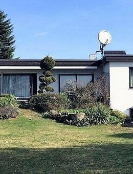 Repräsentativer Bungalow in unverbaubarer Aussichtslage mit Blick auf die Burg Hohenzollern - Hechingen
