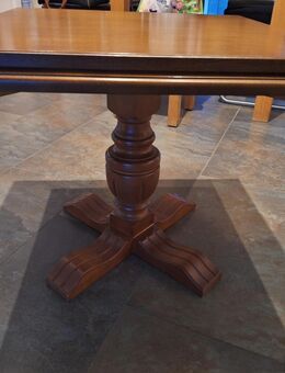 Beistelltisch / Holztisch 60 × 60 cm – massiv & stabil - Schwäbisch Hall