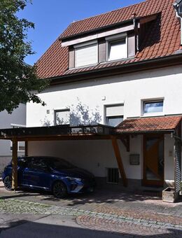 Moderne Doppelhaushälfte mit Garten in der Stadtmitte - Bempflingen