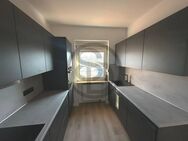 Modernisierte 3-Zimmer-Wohnung (ca. 100 m²) mit Einbauküche - attraktive Lage in Hof - Hof