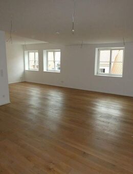 **Gemütliche 2,5-Zimmer-Wohnung mit EBK in kernsaniertem Altbau Whg12 - ab sofort** - Dinkelsbühl
