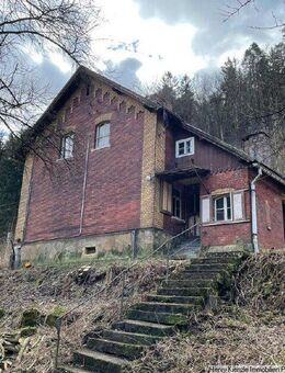 Ehemaliges Bahnwärterhäuschen am Elbradweg mit Blick in die Sächsische Schweiz - Reinhardtsdorf-Schöna