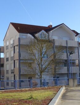 Vermietete Kapitalanlage - 3-ZKB in DG zzgl. 3 Stellplätze - Eisenberg (Pfalz)