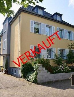 Eigentumswohnung im 1.OG u.DG in schöner ruhiger Lage mit Balkon und Gartenmitbenutzung. - Völklingen