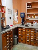 Büromöbel, Möbel aus der Apotheke, Gewerbemöbel in 40599