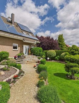 Provisionsfrei: Gepflegtes Einfamilienhaus mit Keller, PV-Anlage, Pool und parkähnlichen Garten - Oberkrämer