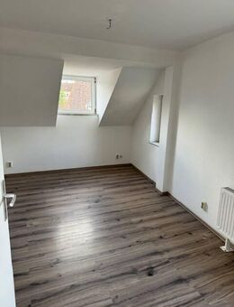 Schöne helle 3 Zimmer Dachgeschoßwohnung zu vermieten - Löbau