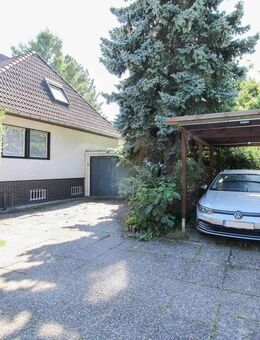 Bezugsfreies, modernisierungsbedürftiges Einfamilienhaus mit 5 Zimmern in ruhiger Lage - Berlin