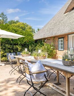 Liebevoll renoviertes Fachwerkhaus unter Reet – mit optionalem Baugrundstück - Pronstorf