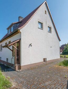 Attraktives Einfamilienhaus mit Potenzial in zentraler Lage - Feucht