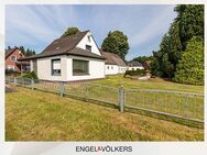 Wohnen im Grünen: Einfamilienhaus mit Nebengebäude und großzügiger Gartenfläche - Friedeburg