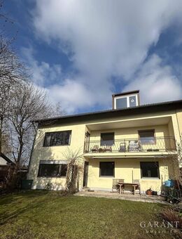 Großzügiges Dreifamilienhaus mit sonnigem Garten und Doppelgarage in begehrter Nachbarschaft - Gröbenzell