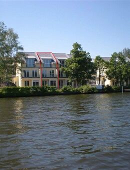 1. Reihe am Wasser, Reihenhaus mit Terrasse und 2 Balkone - Berlin