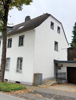 Renovierungsbedürftiges 2-Familienhaus mit Garage und parkähnlichen Grundstück - Haan