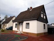 Schönes Einfamilienhaus mit Potenzial, großer Garten, Freisitz, Garage, Hof, Anbau möglich! - Frankfurt (Main)