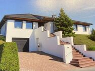 Designer-Eckbungalow in reizvoller Eifellage! - Neidenbach