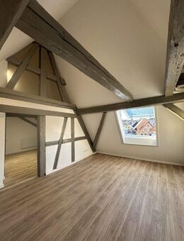 Helle 3-Zimmer Dachgeschosswohnung mit Fachwerkelementen - Münsingen